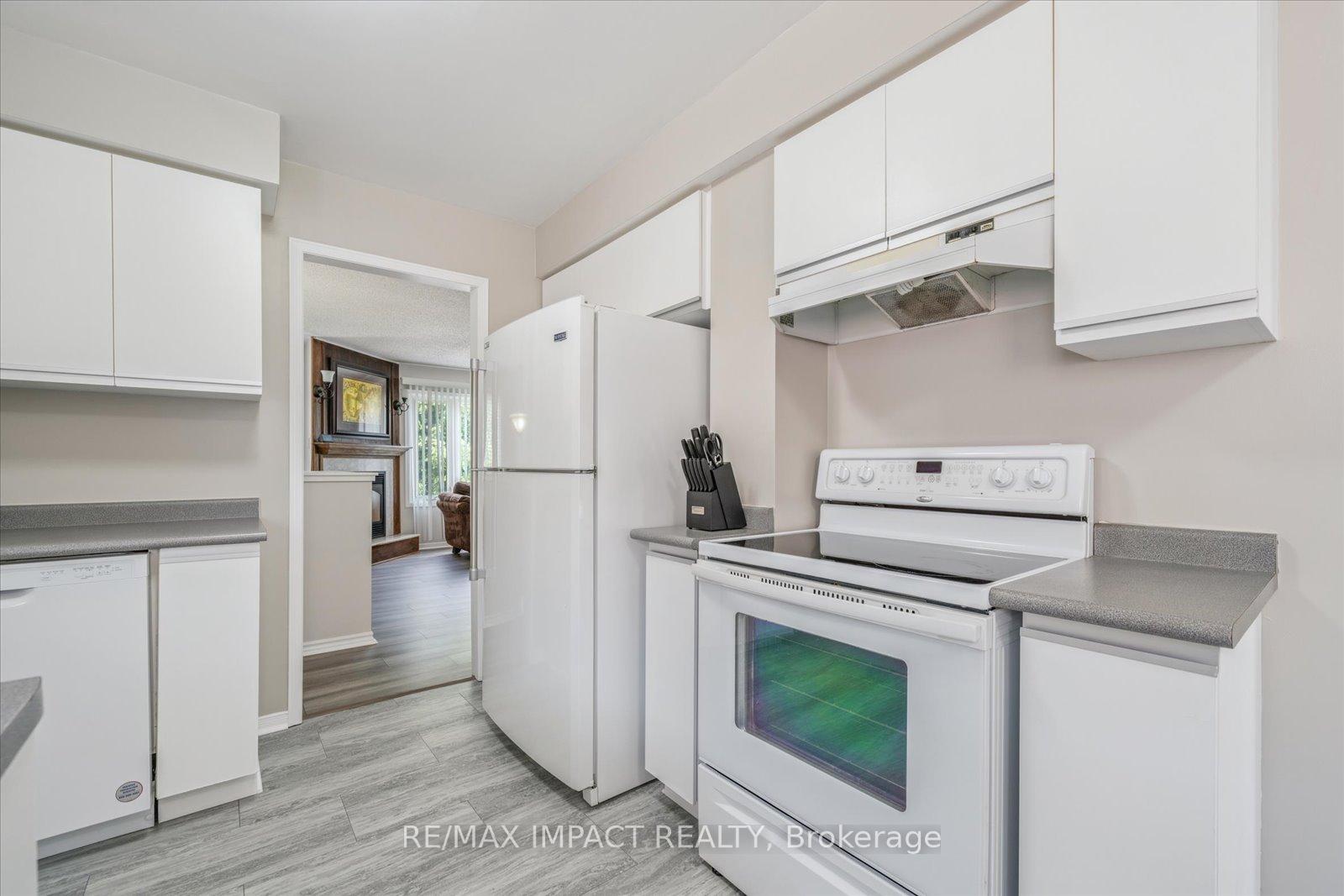 Photo 10 of 7 Farncomb Crescent, Clarington, Bowmanville — HOMEH