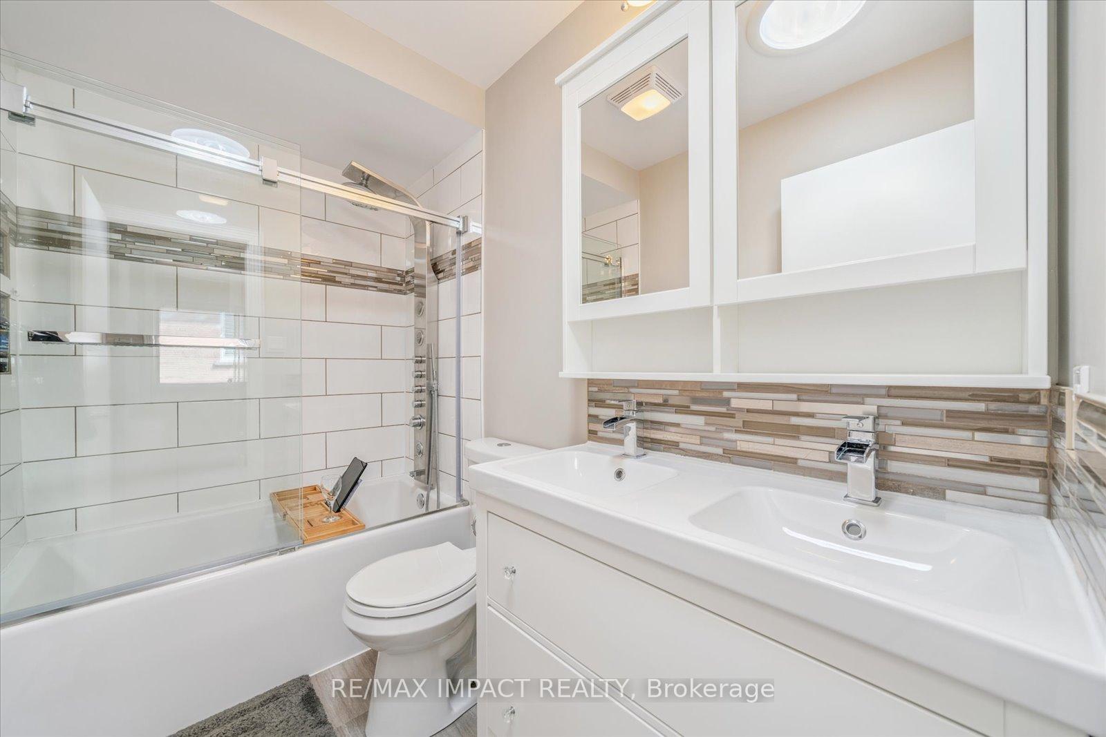 Photo 18 of 7 Farncomb Crescent, Clarington, Bowmanville — HOMEH