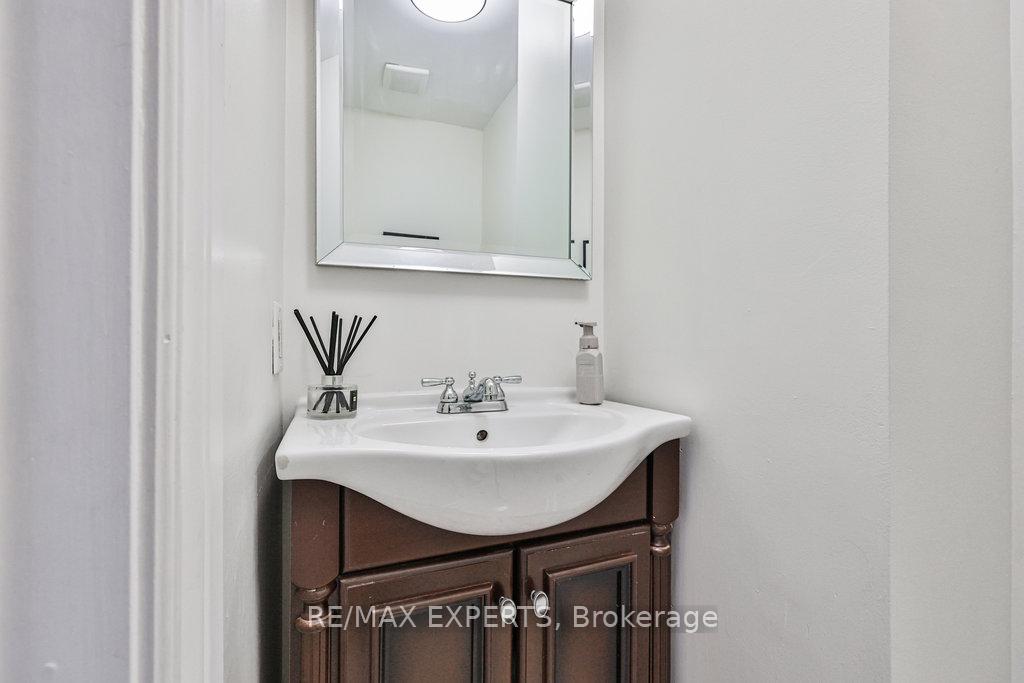 Photo 8 of 4 Amos Maynard Circle, Vaughan, West Woodbridge — HOMEH