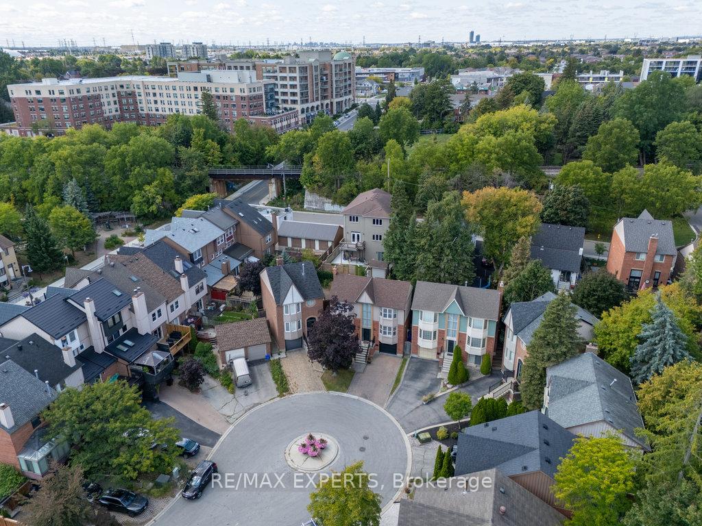Photo 9 of 4 Amos Maynard Circle, Vaughan, West Woodbridge — HOMEH