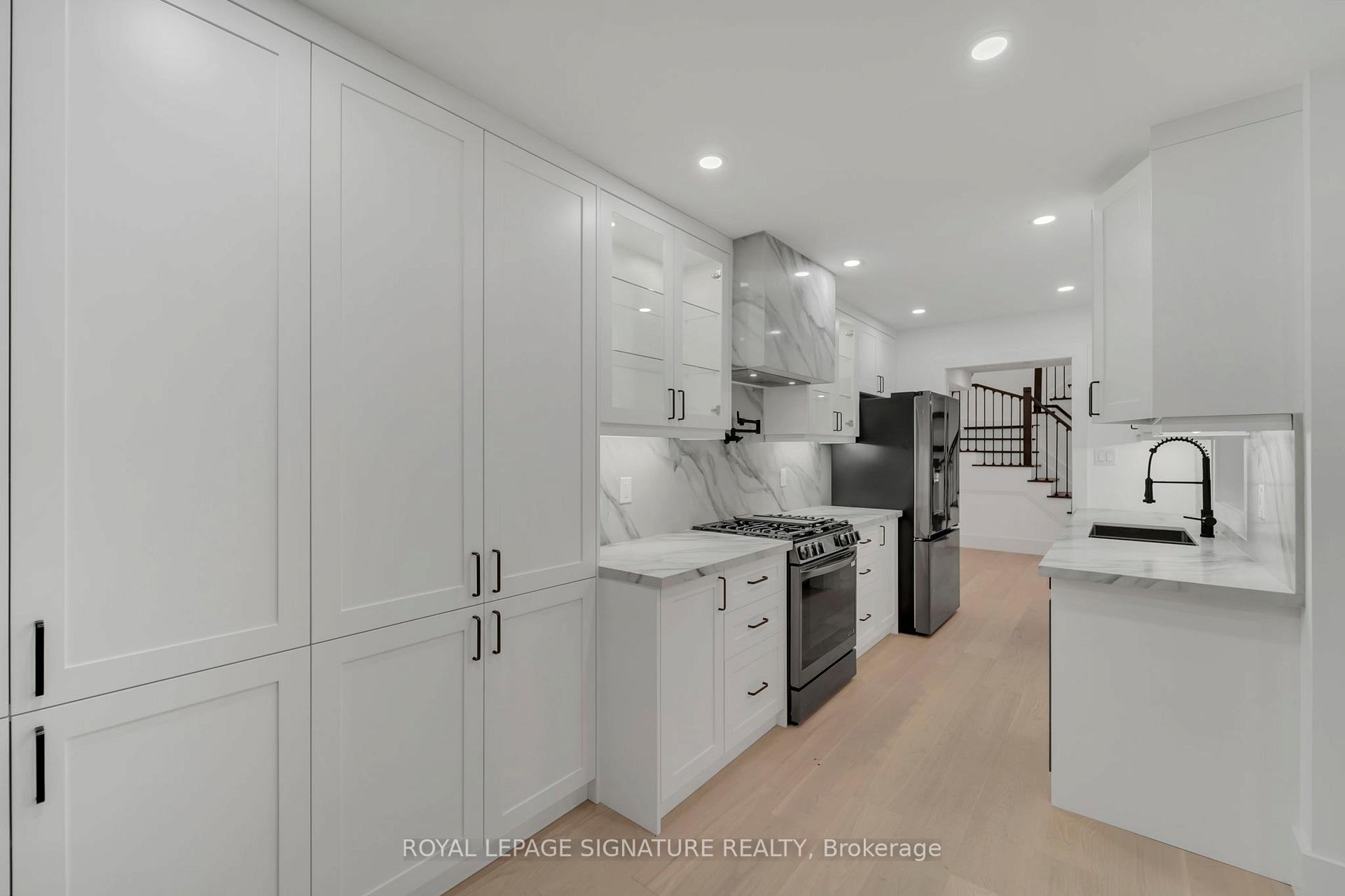 Photo 18 of 15 National Pine Drive, Vaughan, Vellore Village — HOMEH
