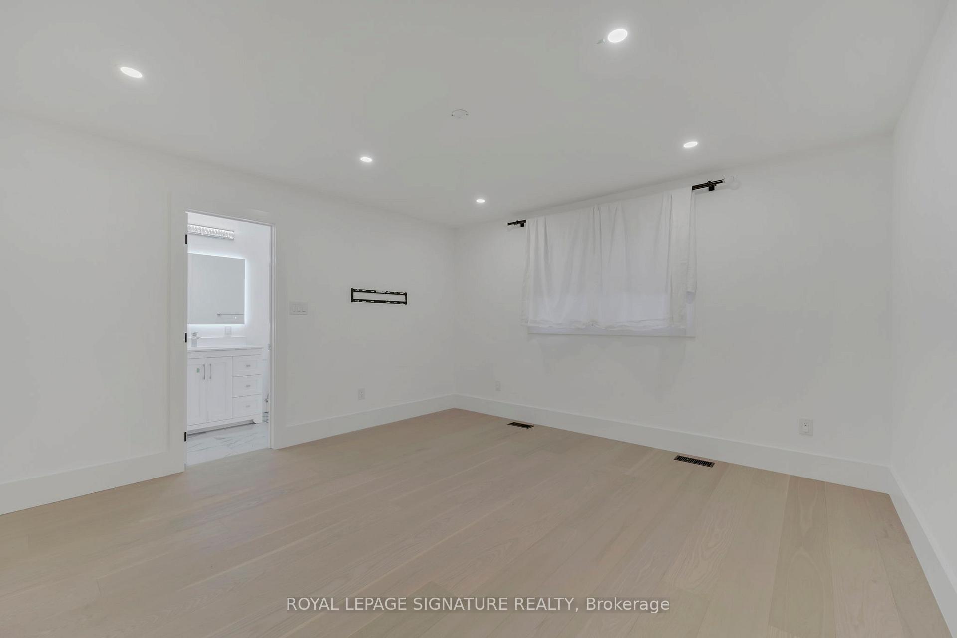 Photo 24 of 15 National Pine Drive, Vaughan, Vellore Village — HOMEH