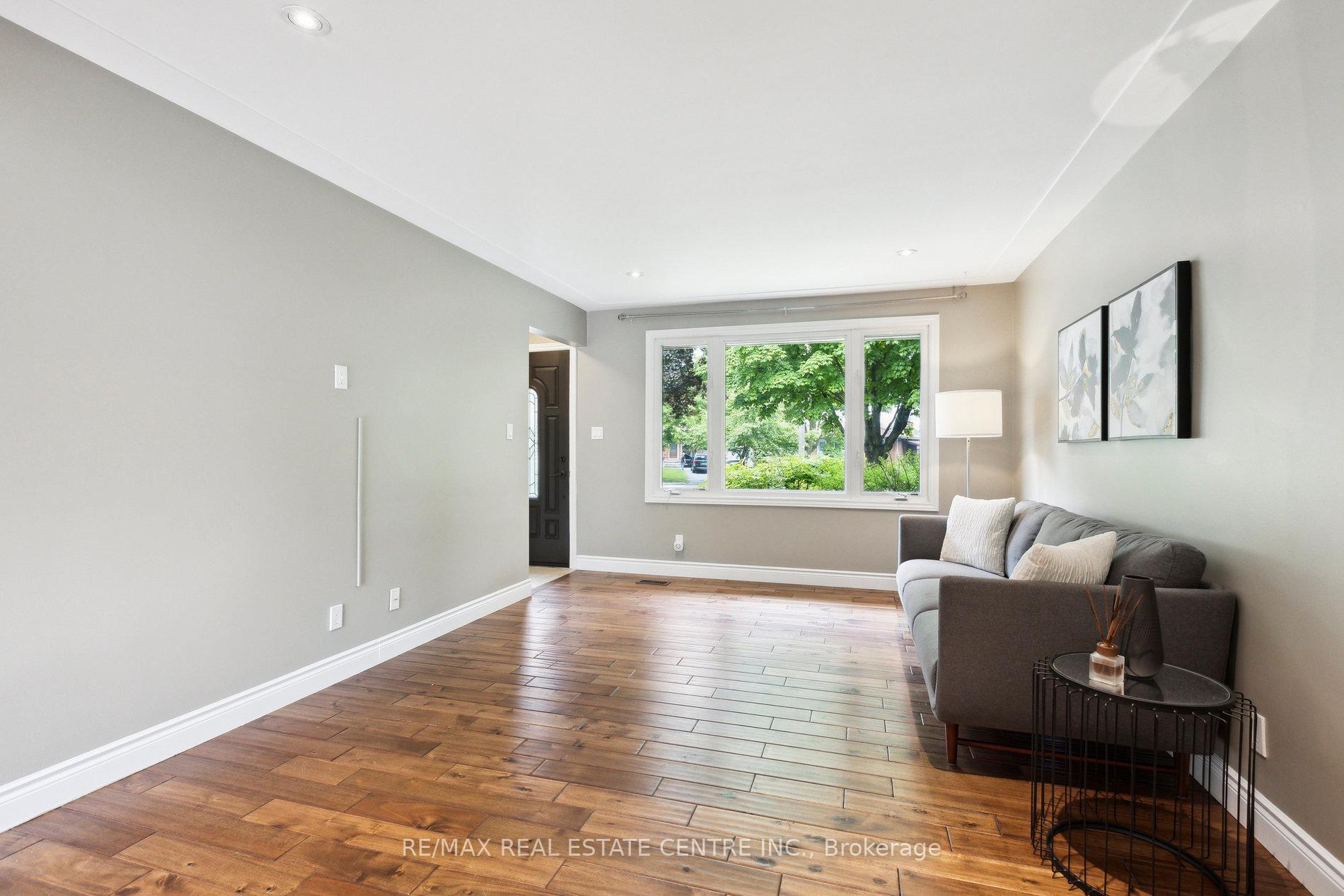 Photo 3 of 6 Ramona Court, Guelph, Victoria North — HOMEH