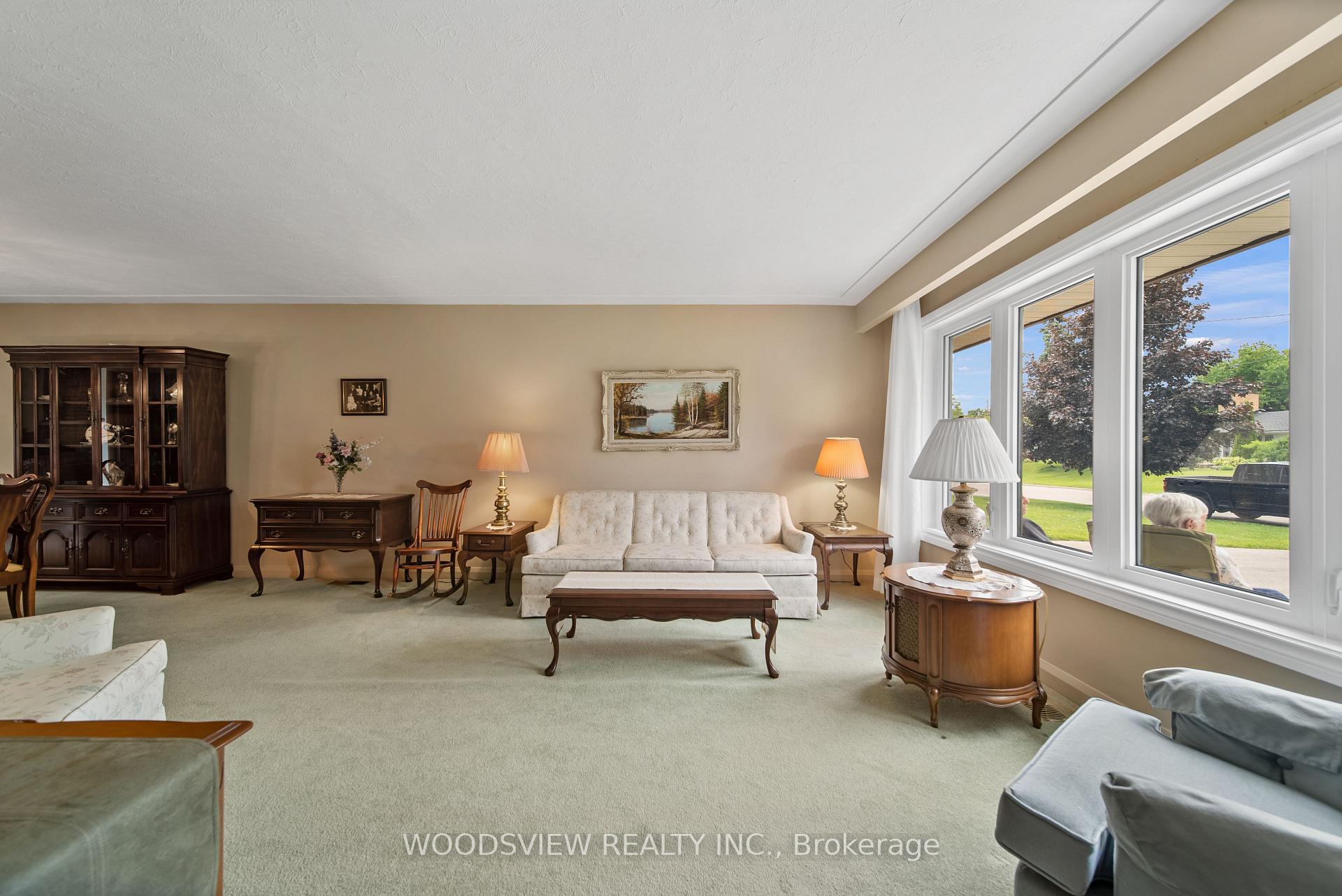 Photo 7 of 733 Glengrove Street, Oshawa, Northglen — HOMEH