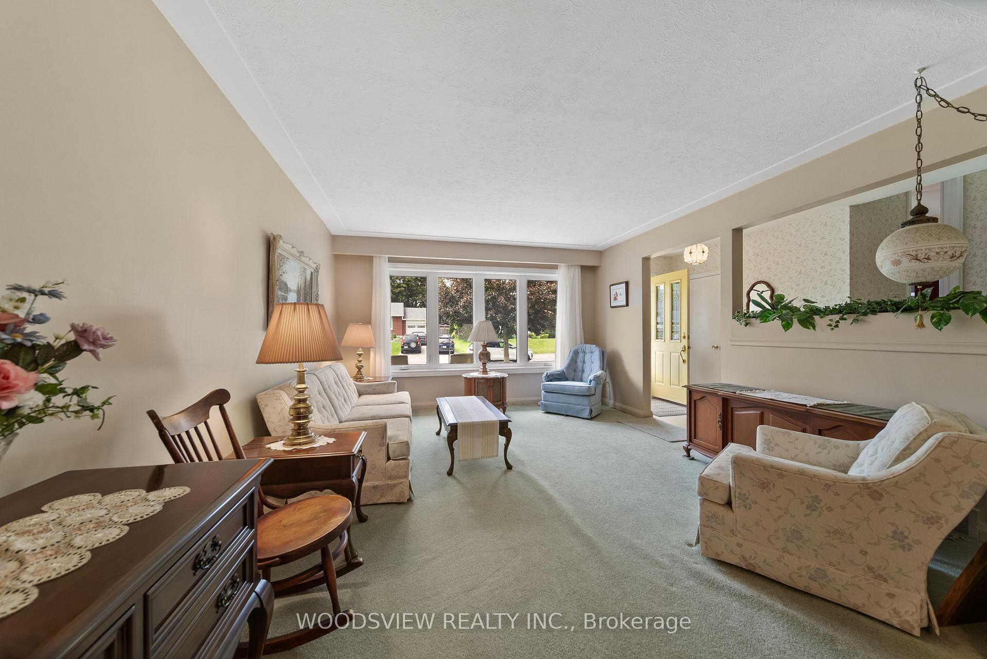Photo 2 of 733 Glengrove Street, Oshawa, Northglen — HOMEH