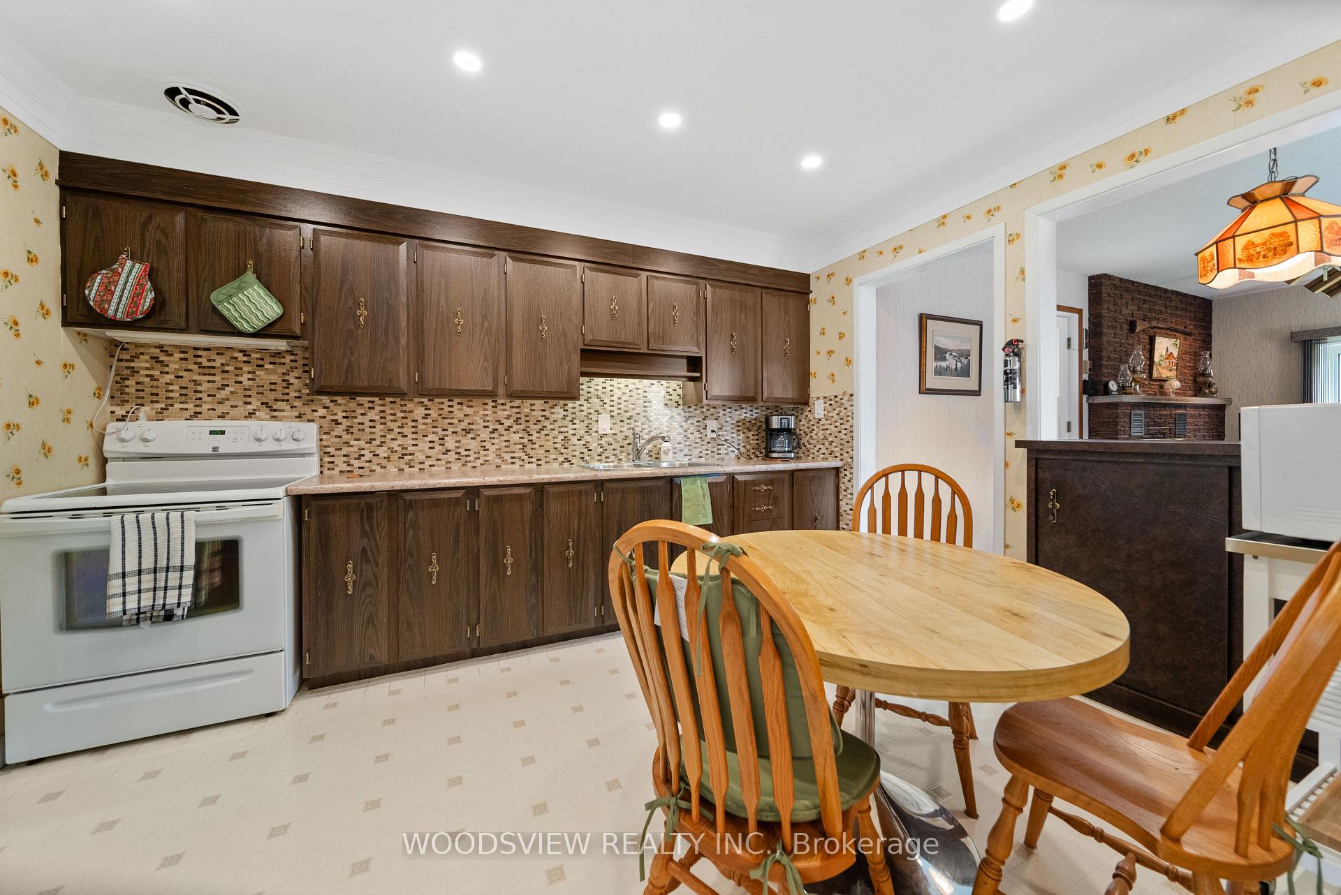 Photo 11 of 733 Glengrove Street, Oshawa, Northglen — HOMEH