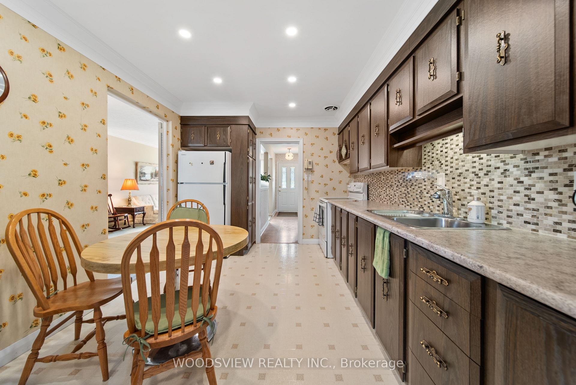 Photo 8 of 733 Glengrove Street, Oshawa, Northglen — HOMEH