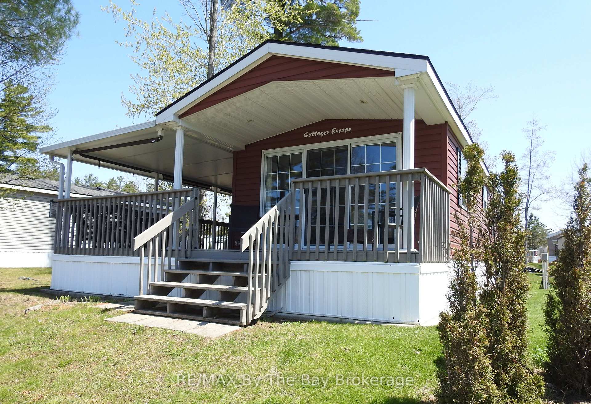 Photo 1 of 10 Chippewa Trail, Wasaga Beach — HOMEH