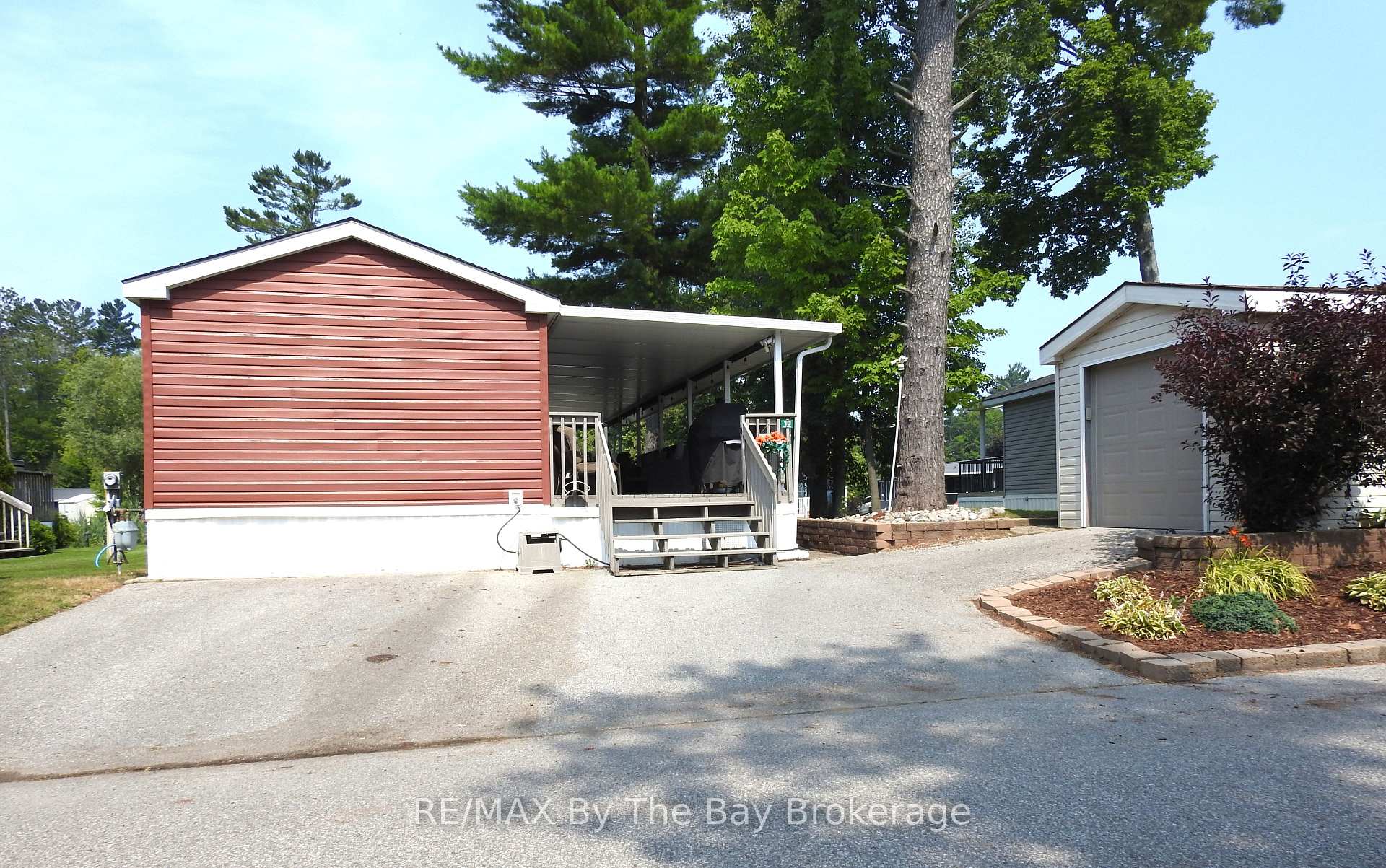 Photo 3 of 10 Chippewa Trail, Wasaga Beach — HOMEH