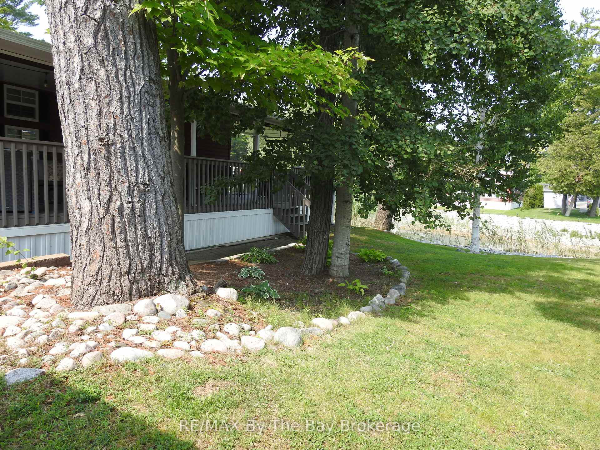 Photo 2 of 10 Chippewa Trail, Wasaga Beach — HOMEH