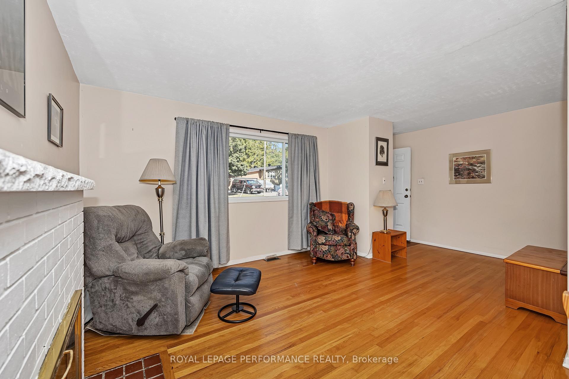 Photo 10 of 890 Bermuda Avenue, Ottawa, Overbrook/Castle Heights — HOMEH