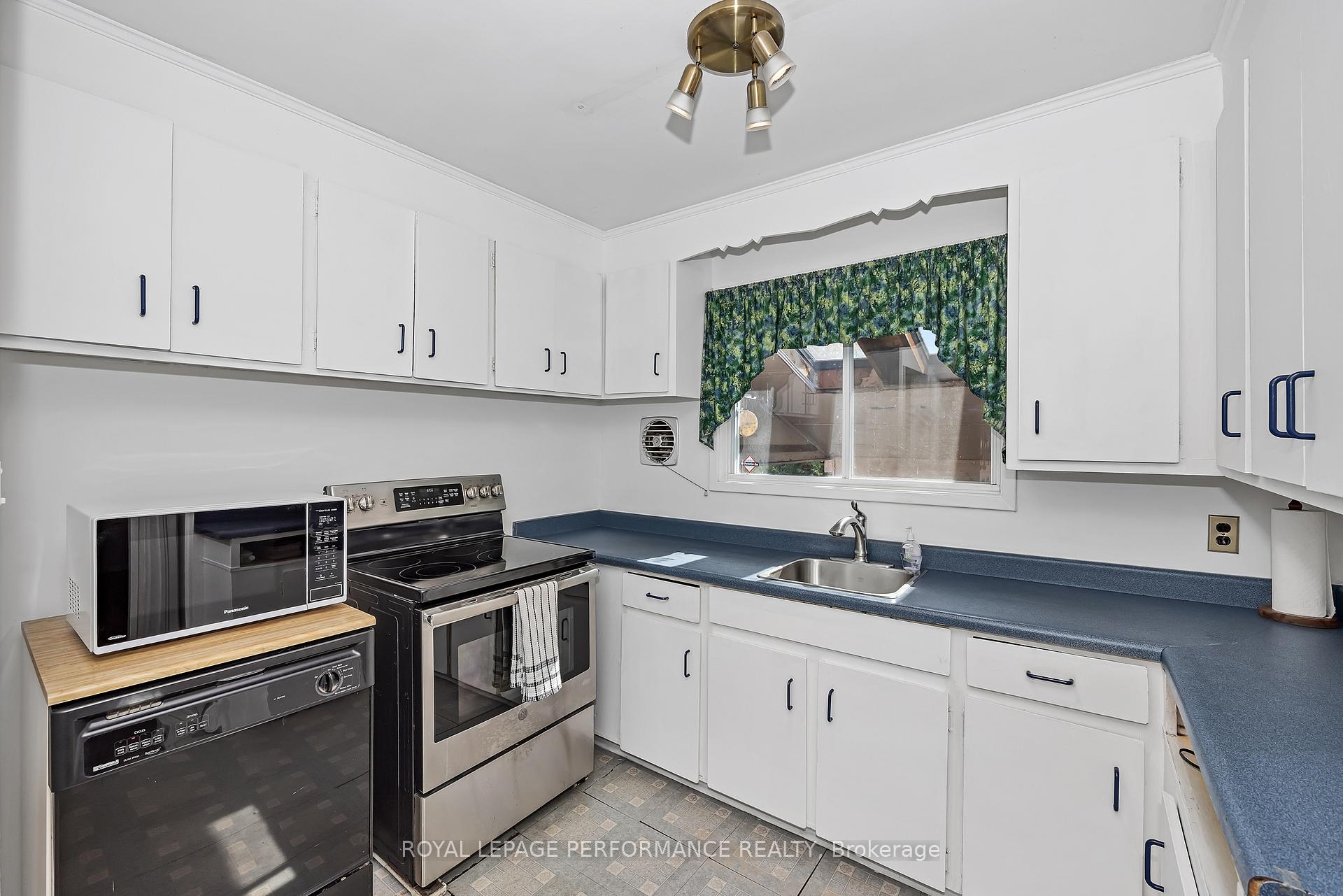 Photo 9 of 890 Bermuda Avenue, Ottawa, Overbrook/Castle Heights — HOMEH