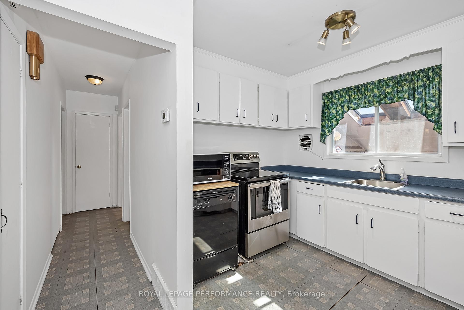 Photo 4 of 890 Bermuda Avenue, Ottawa, Overbrook/Castle Heights — HOMEH