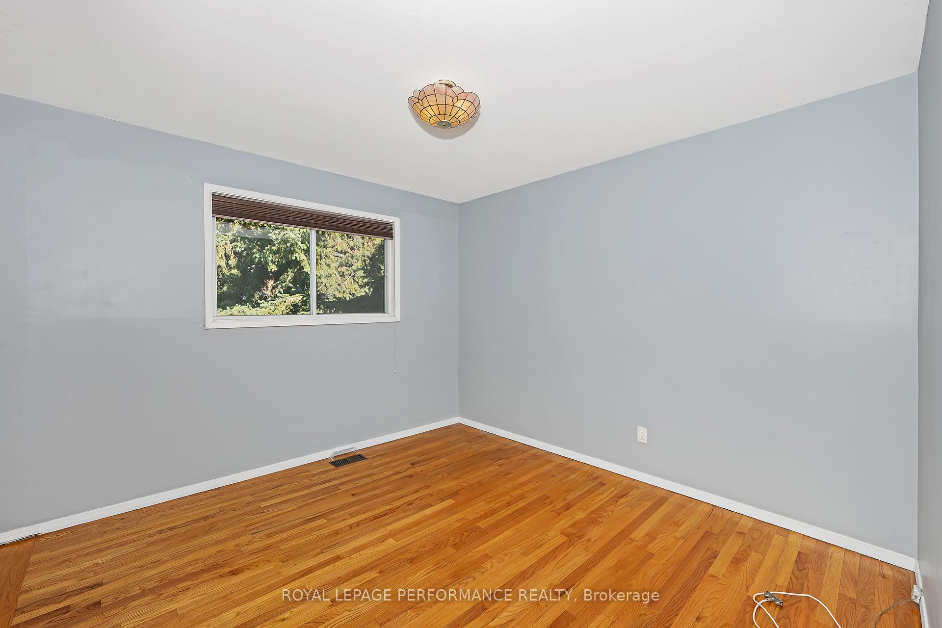 Photo 12 of 890 Bermuda Avenue, Ottawa, Overbrook/Castle Heights — HOMEH