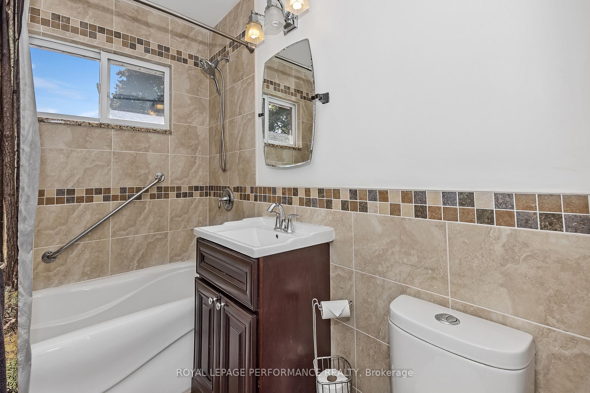 Photo 13 of 890 Bermuda Avenue, Ottawa, Overbrook/Castle Heights — HOMEH