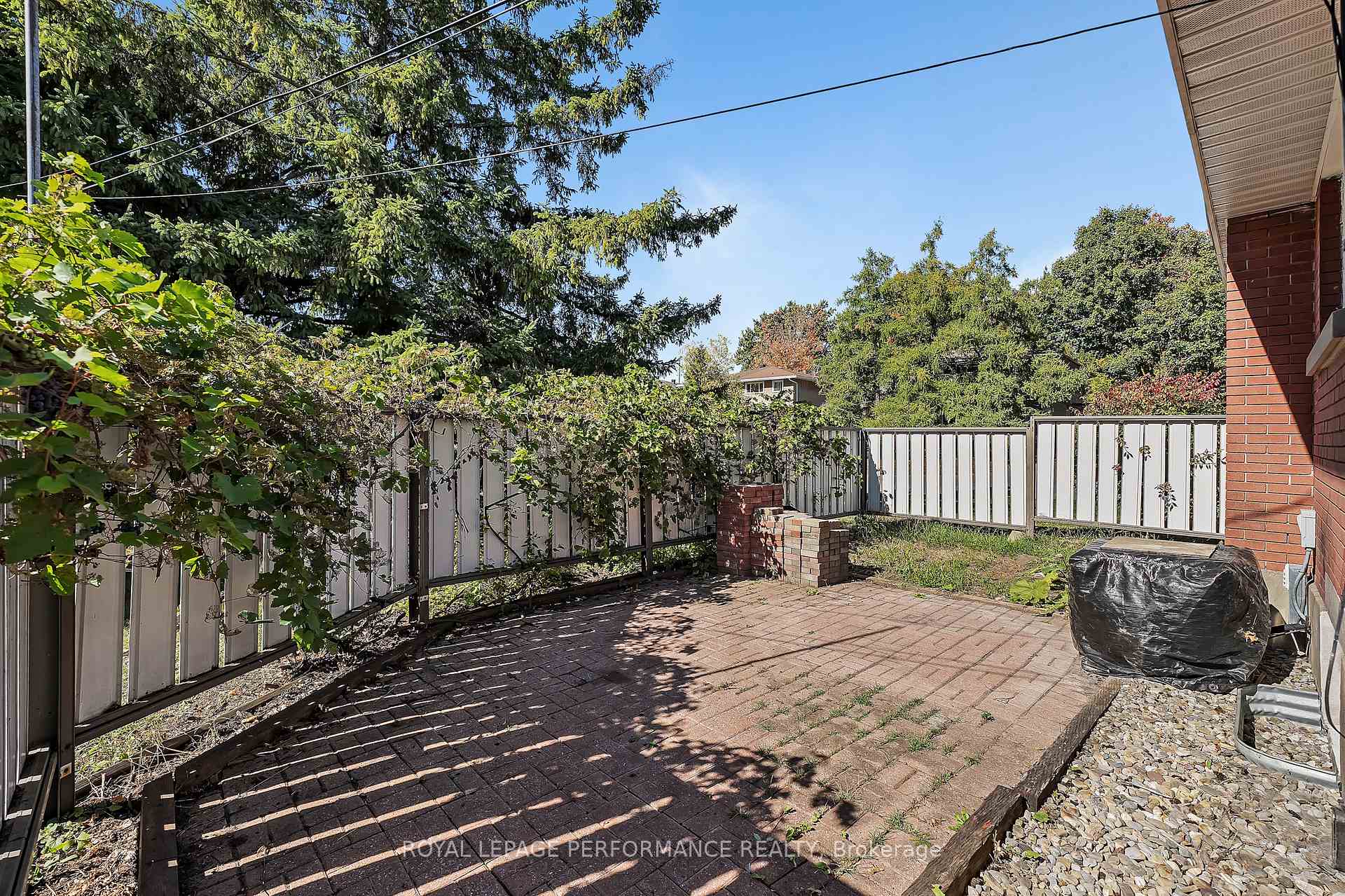 Photo 6 of 890 Bermuda Avenue, Ottawa, Overbrook/Castle Heights — HOMEH
