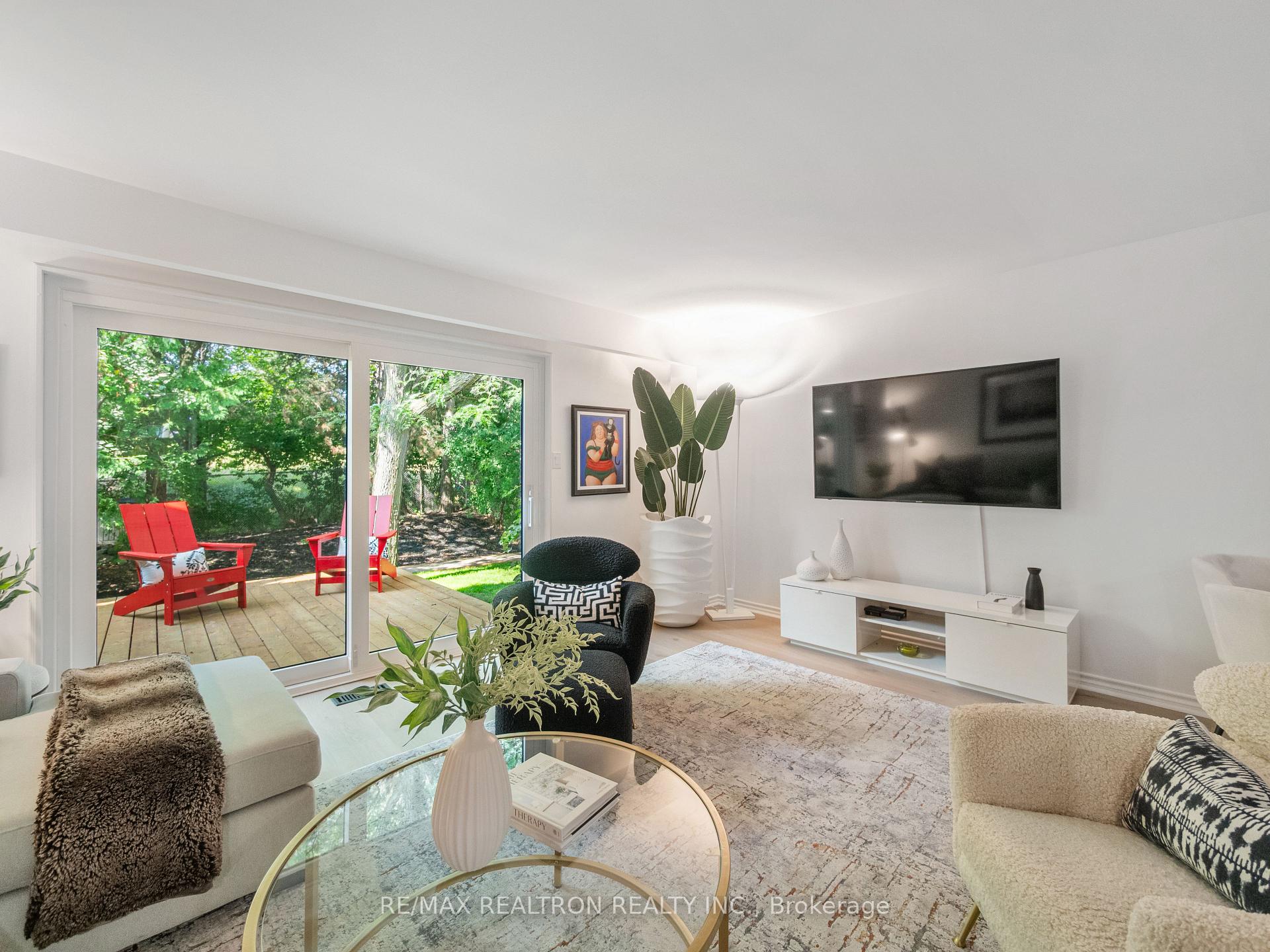 Photo 11 of 173 Tamarack Drive, Markham, Aileen-Willowbrook — HOMEH