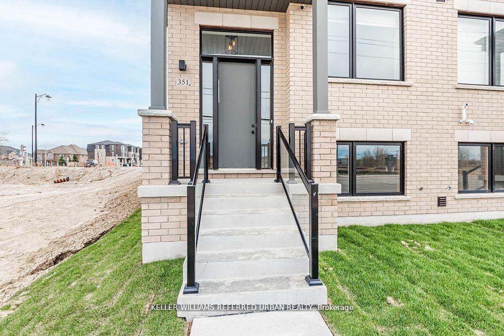 Photo 10 of 351 Tennant Circle, Vaughan, Vellore Village — HOMEH