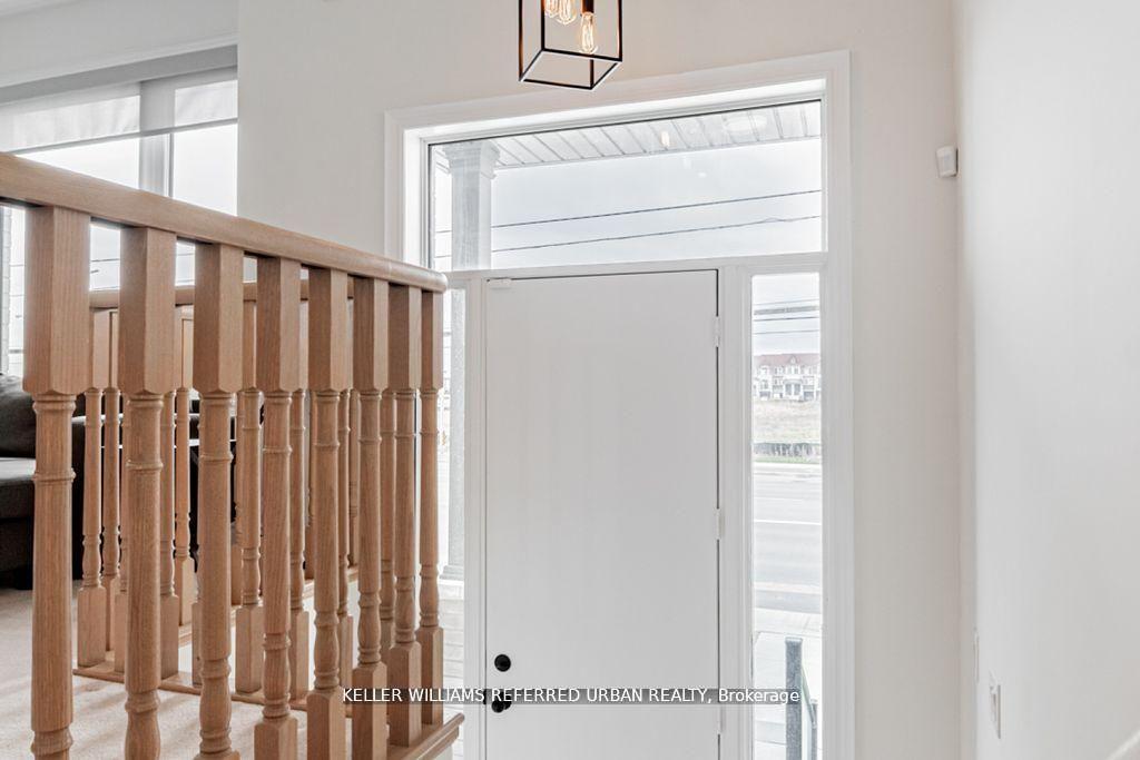 Photo 7 of 351 Tennant Circle, Vaughan, Vellore Village — HOMEH