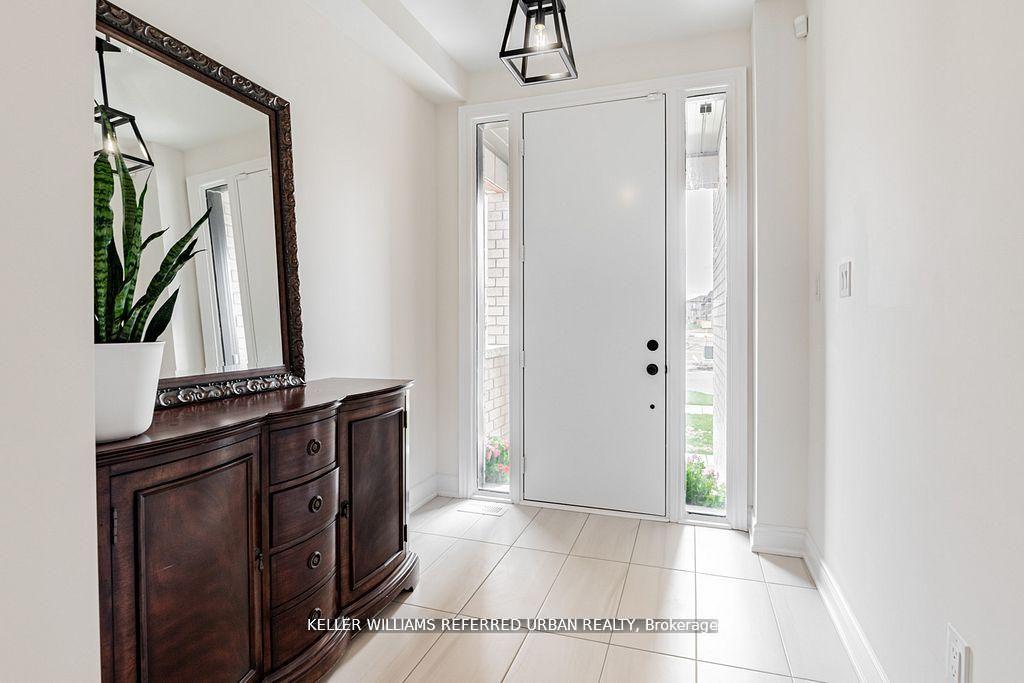Photo 6 of 351 Tennant Circle, Vaughan, Vellore Village — HOMEH