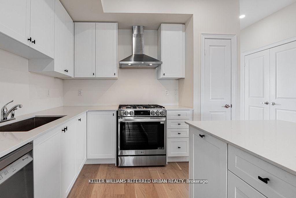 Photo 2 of 351 Tennant Circle, Vaughan, Vellore Village — HOMEH
