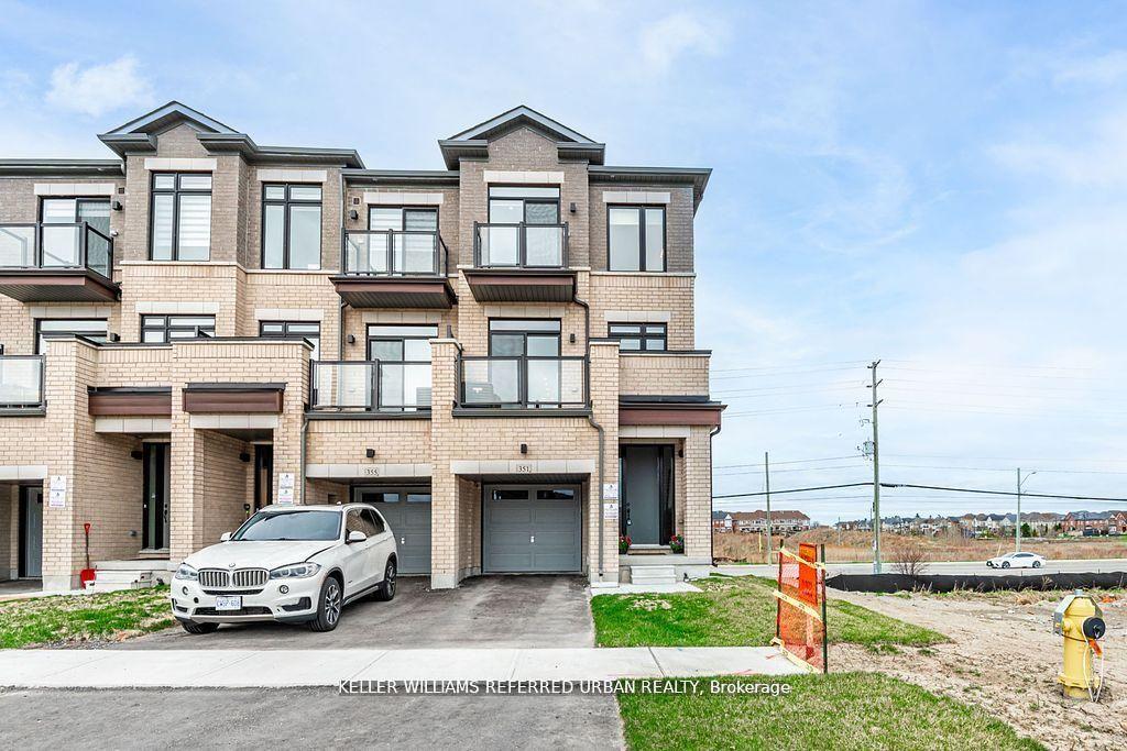 Photo 16 of 351 Tennant Circle, Vaughan, Vellore Village — HOMEH