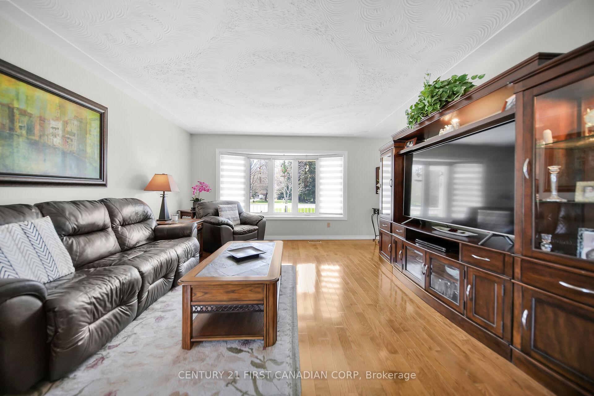 Photo 6 of 10016 Graham Road, West Elgin, Eagle — HOMEH
