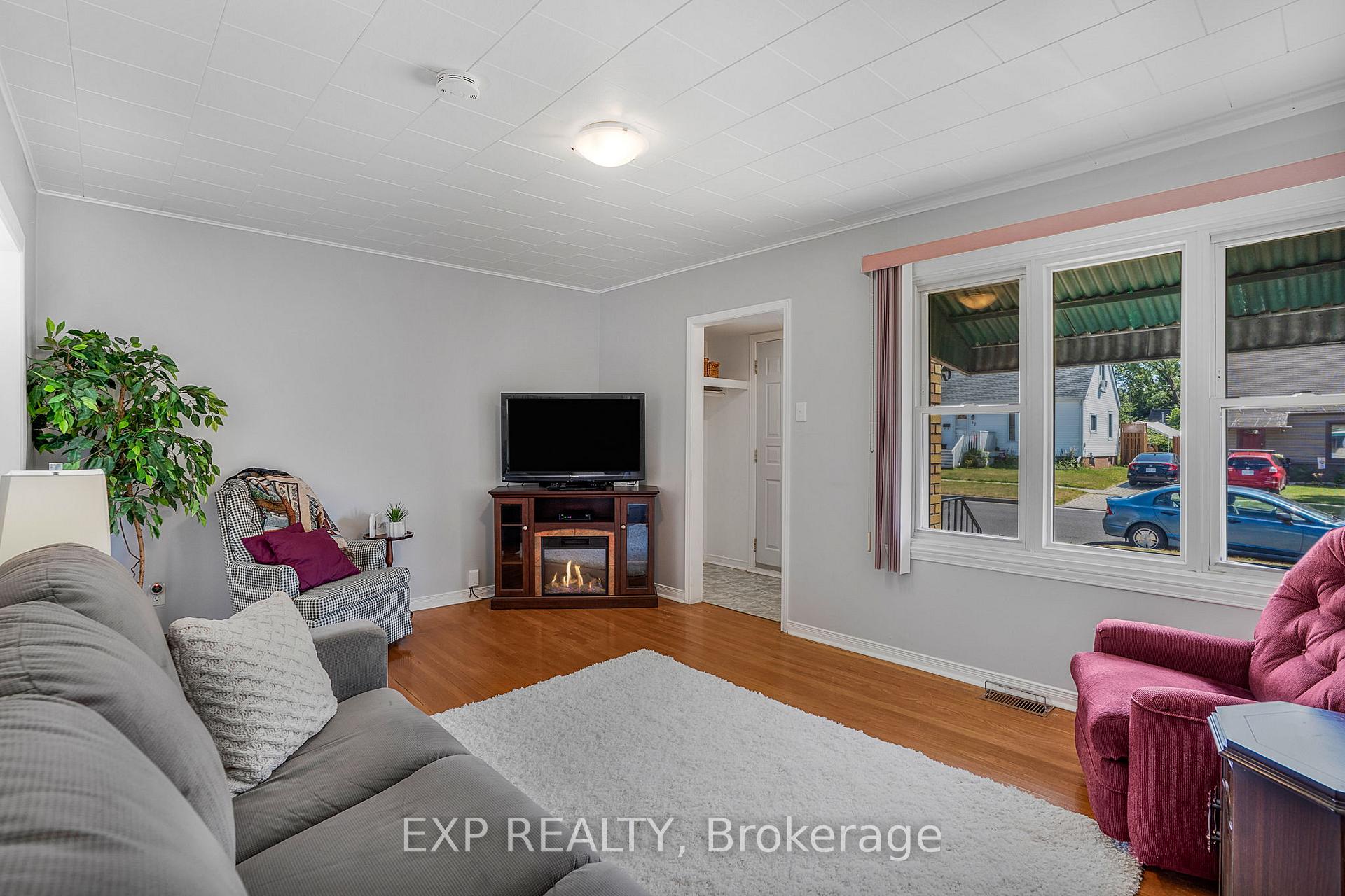 Photo 5 of 35 Twelfth Street E, Cornwall — HOMEH