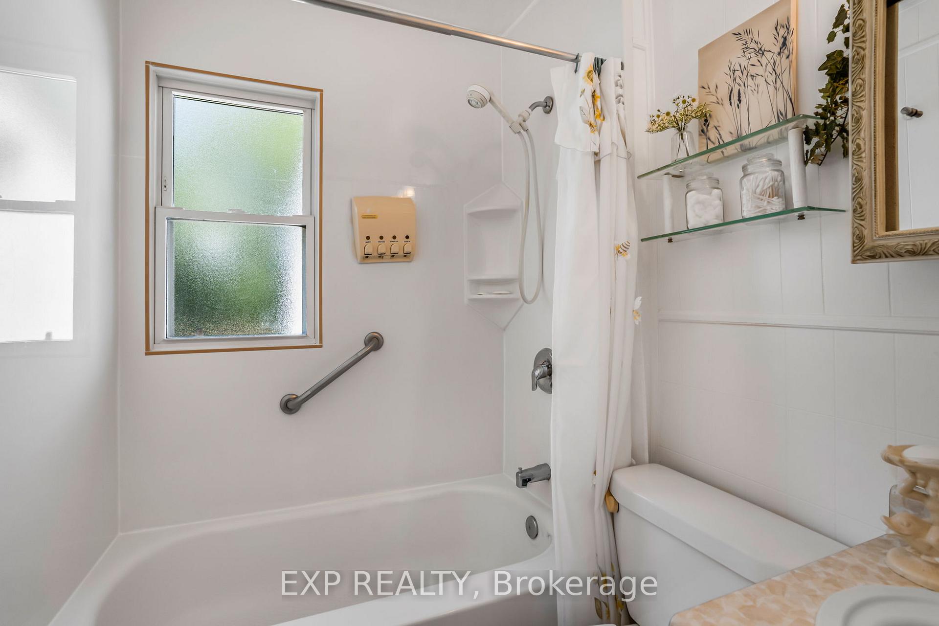 Photo 15 of 35 Twelfth Street E, Cornwall — HOMEH