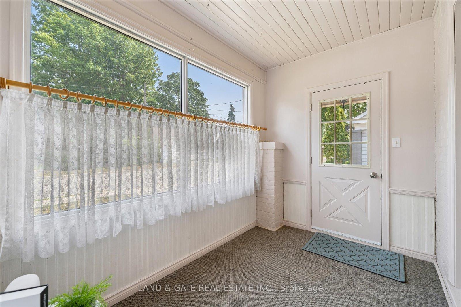 Photo 6 of 148 Pine Street, Whitby, Downtown Whitby — HOMEH