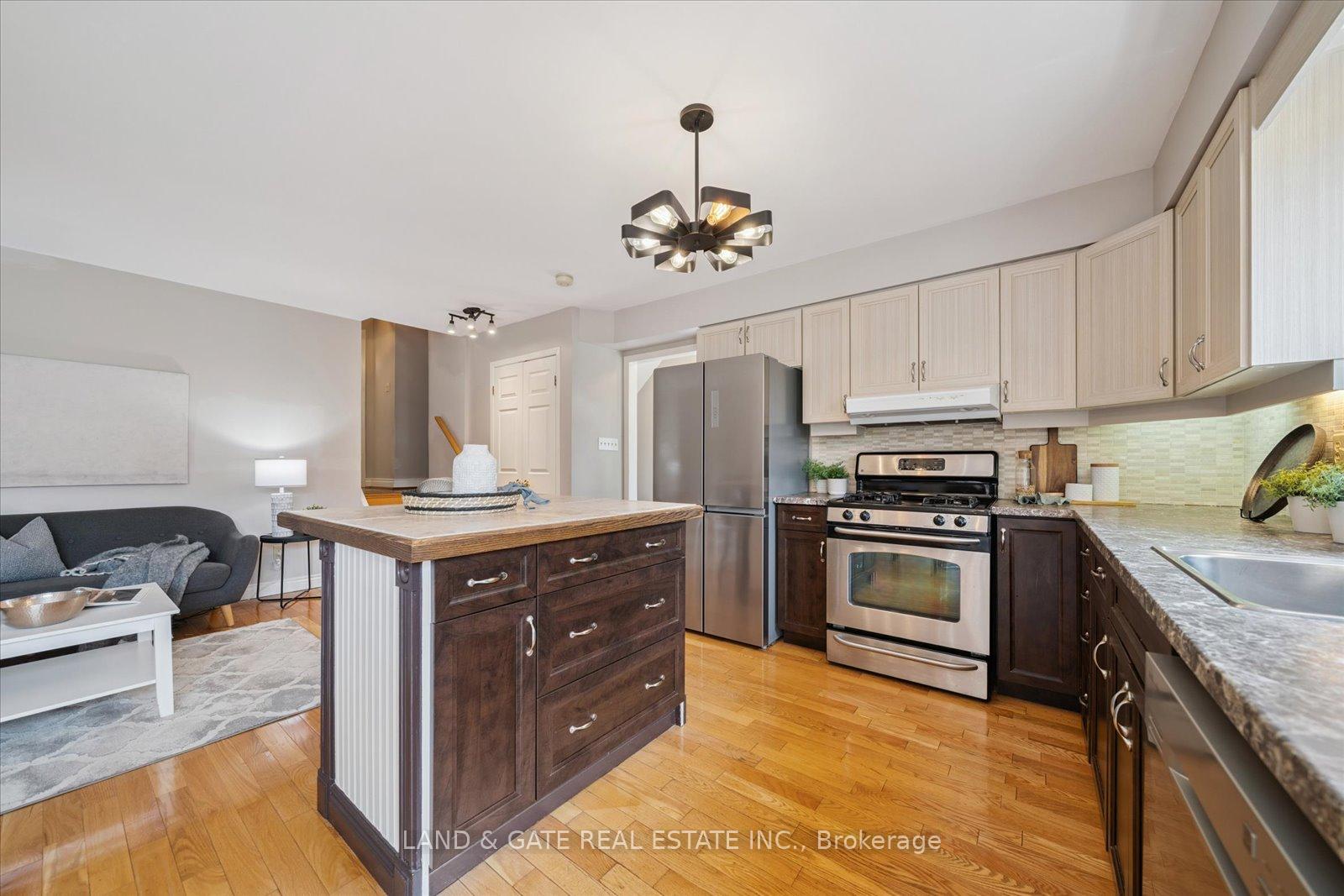 Photo 16 of 148 Pine Street, Whitby, Downtown Whitby — HOMEH