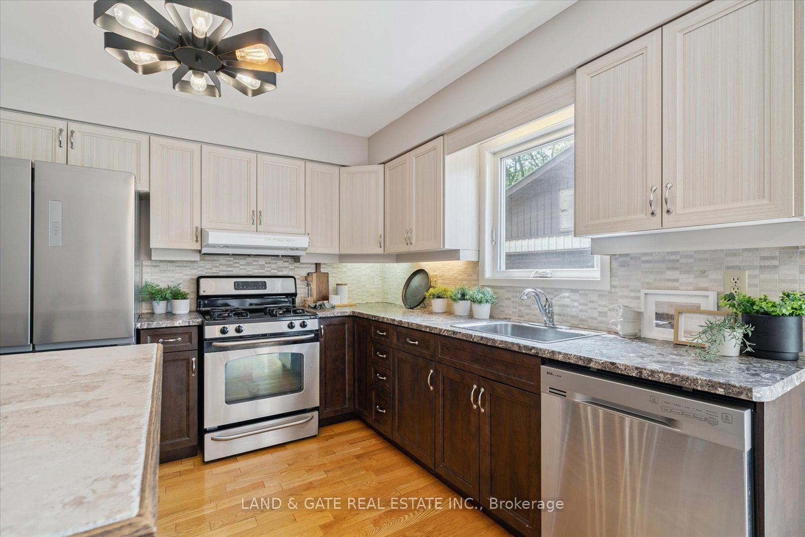 Photo 19 of 148 Pine Street, Whitby, Downtown Whitby — HOMEH
