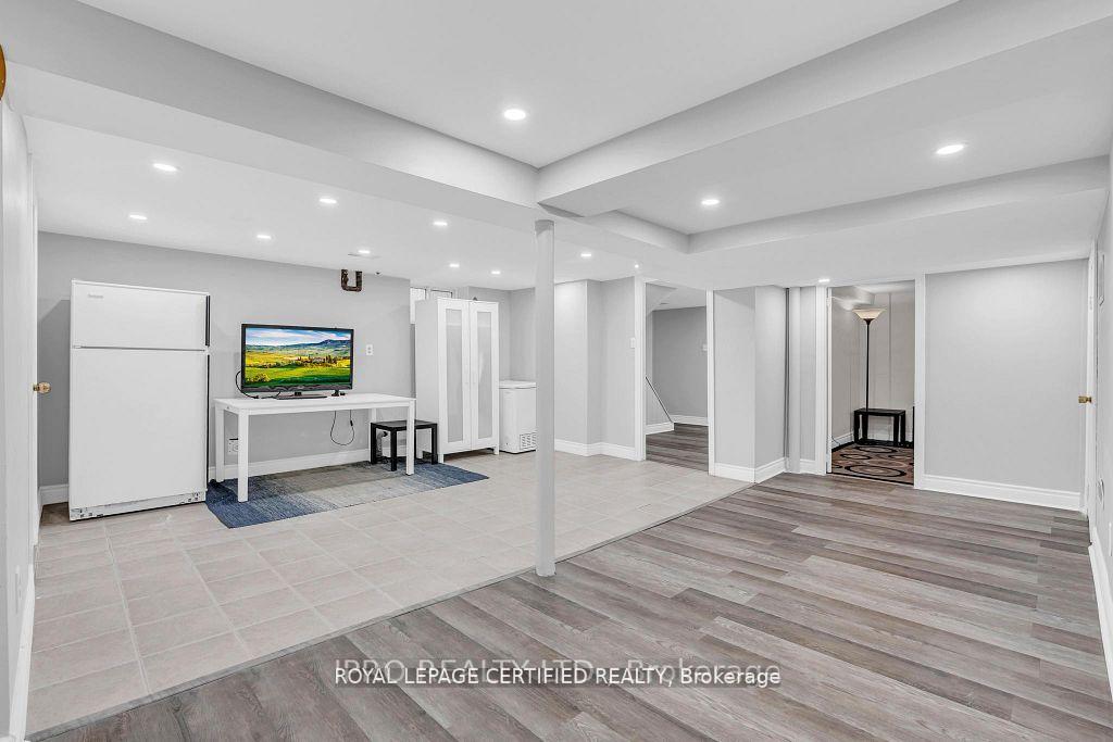 Photo 9 of 52 Tulloch Drive, Ajax, South East — HOMEH