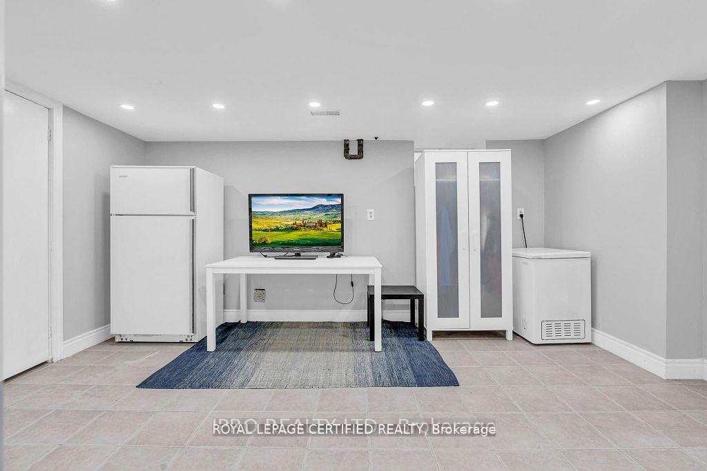 Photo 18 of 52 Tulloch Drive, Ajax, South East — HOMEH