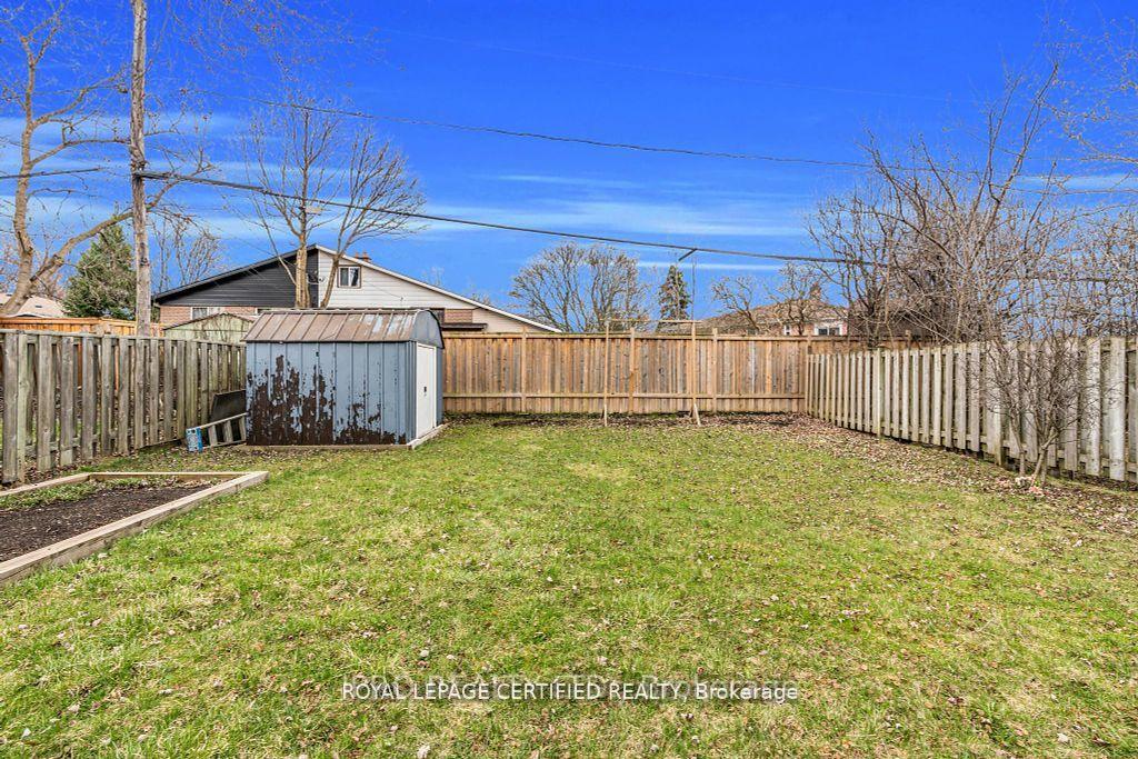 Photo 15 of 52 Tulloch Drive, Ajax, South East — HOMEH