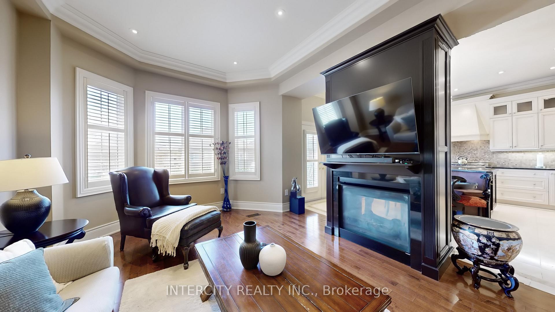 Photo 2 of 32 Allison Ann Way, Vaughan, Patterson — HOMEH