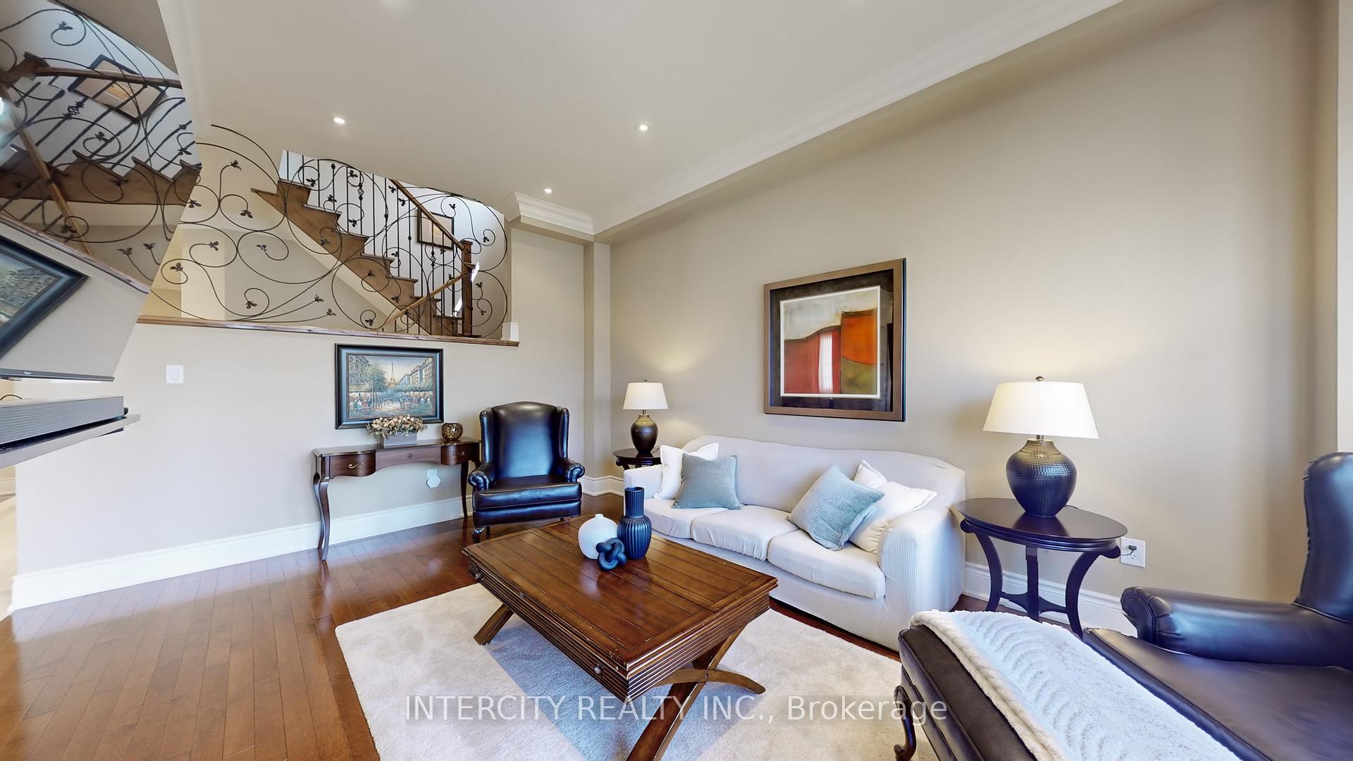Photo 5 of 32 Allison Ann Way, Vaughan, Patterson — HOMEH