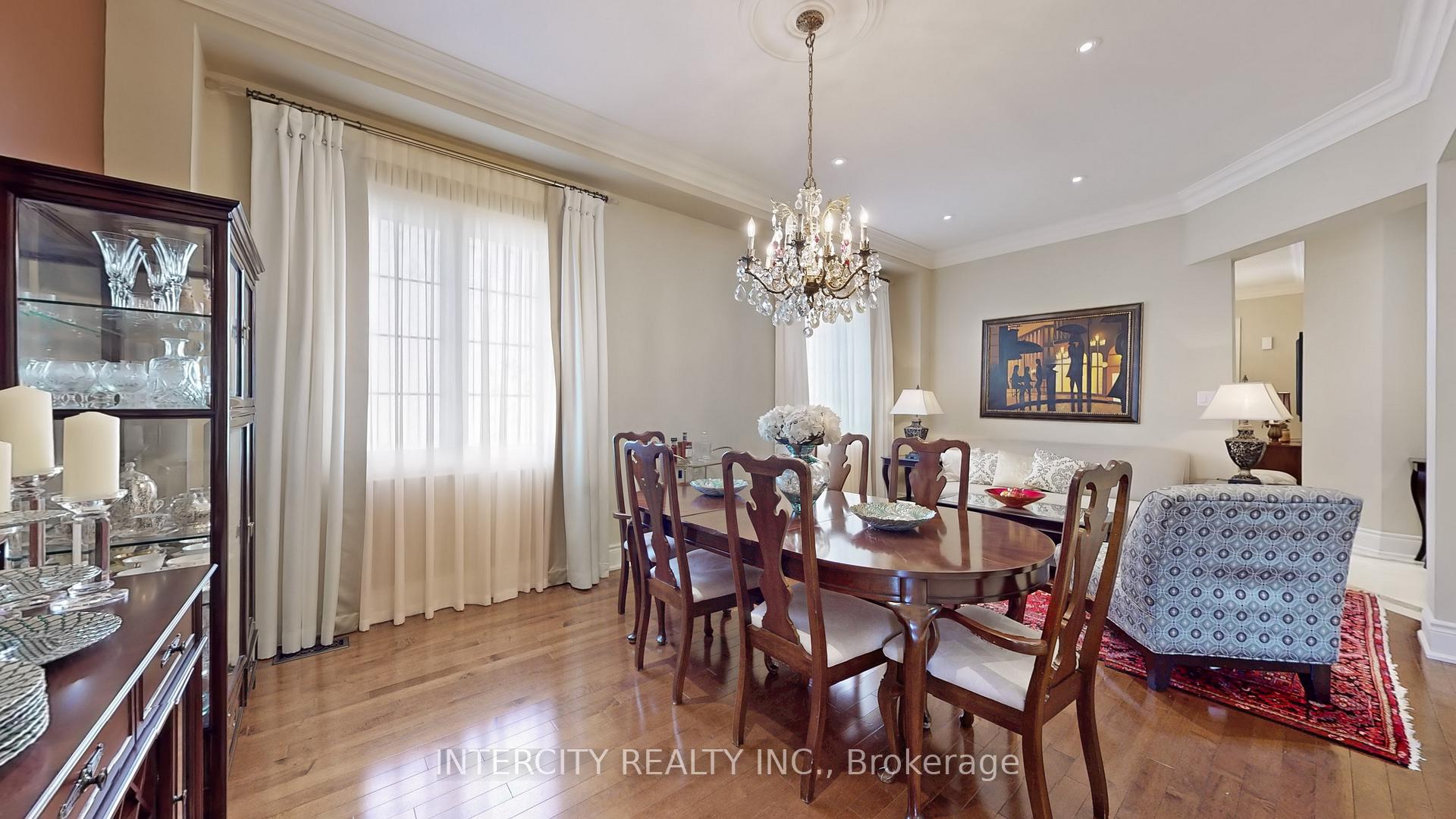 Photo 3 of 32 Allison Ann Way, Vaughan, Patterson — HOMEH