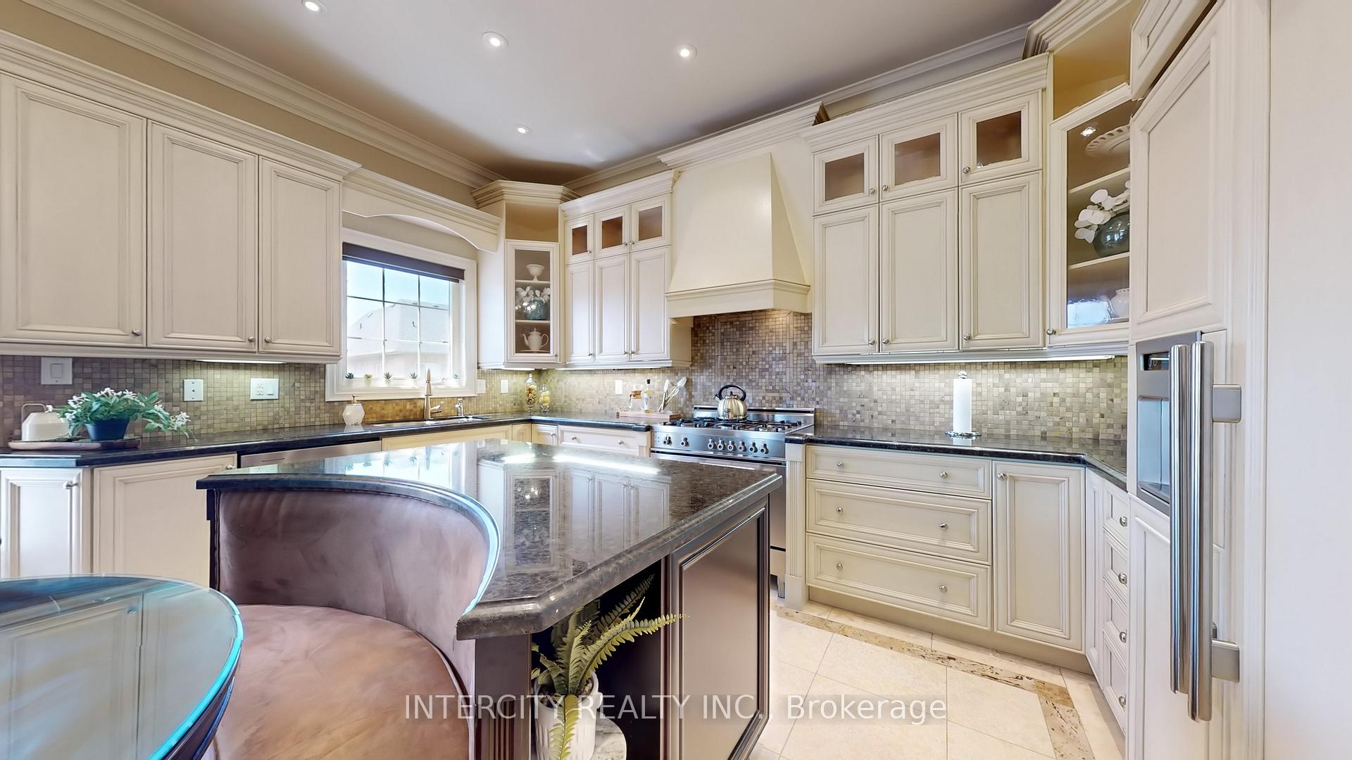 Photo 25 of 32 Allison Ann Way, Vaughan, Patterson — HOMEH