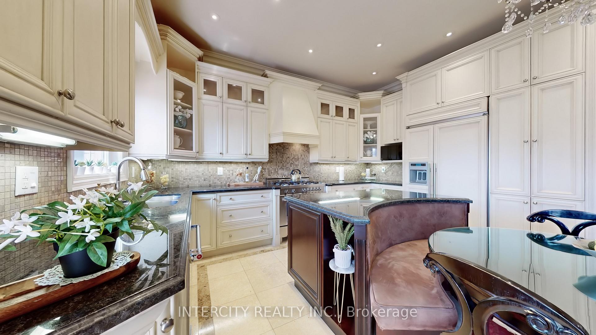 Photo 15 of 32 Allison Ann Way, Vaughan, Patterson — HOMEH