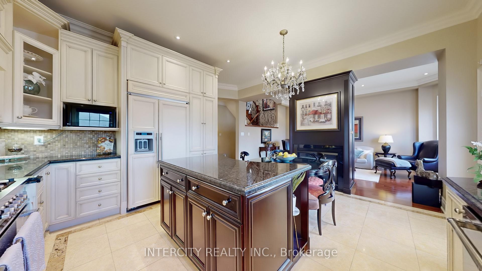 Photo 13 of 32 Allison Ann Way, Vaughan, Patterson — HOMEH