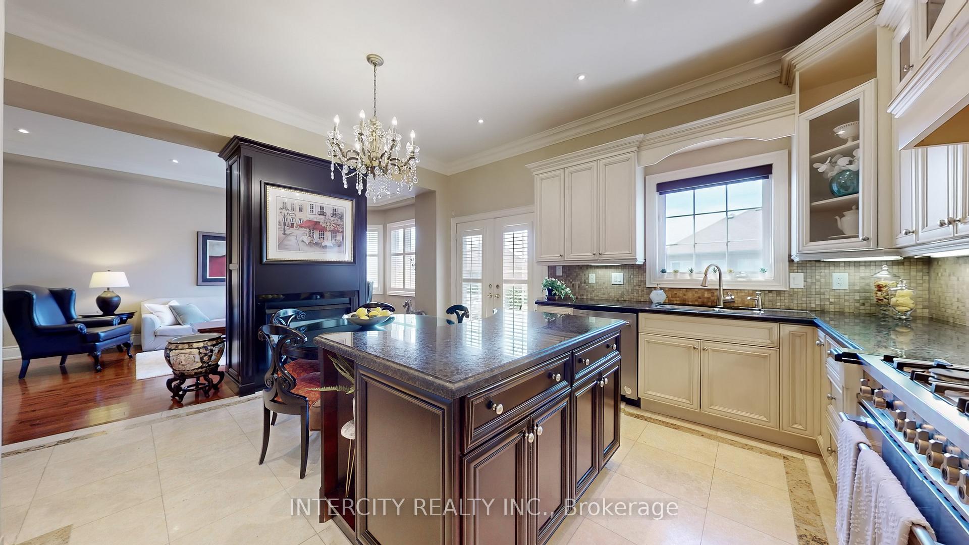 Photo 14 of 32 Allison Ann Way, Vaughan, Patterson — HOMEH