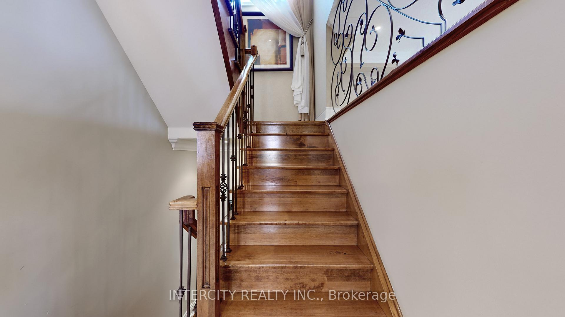 Photo 17 of 32 Allison Ann Way, Vaughan, Patterson — HOMEH