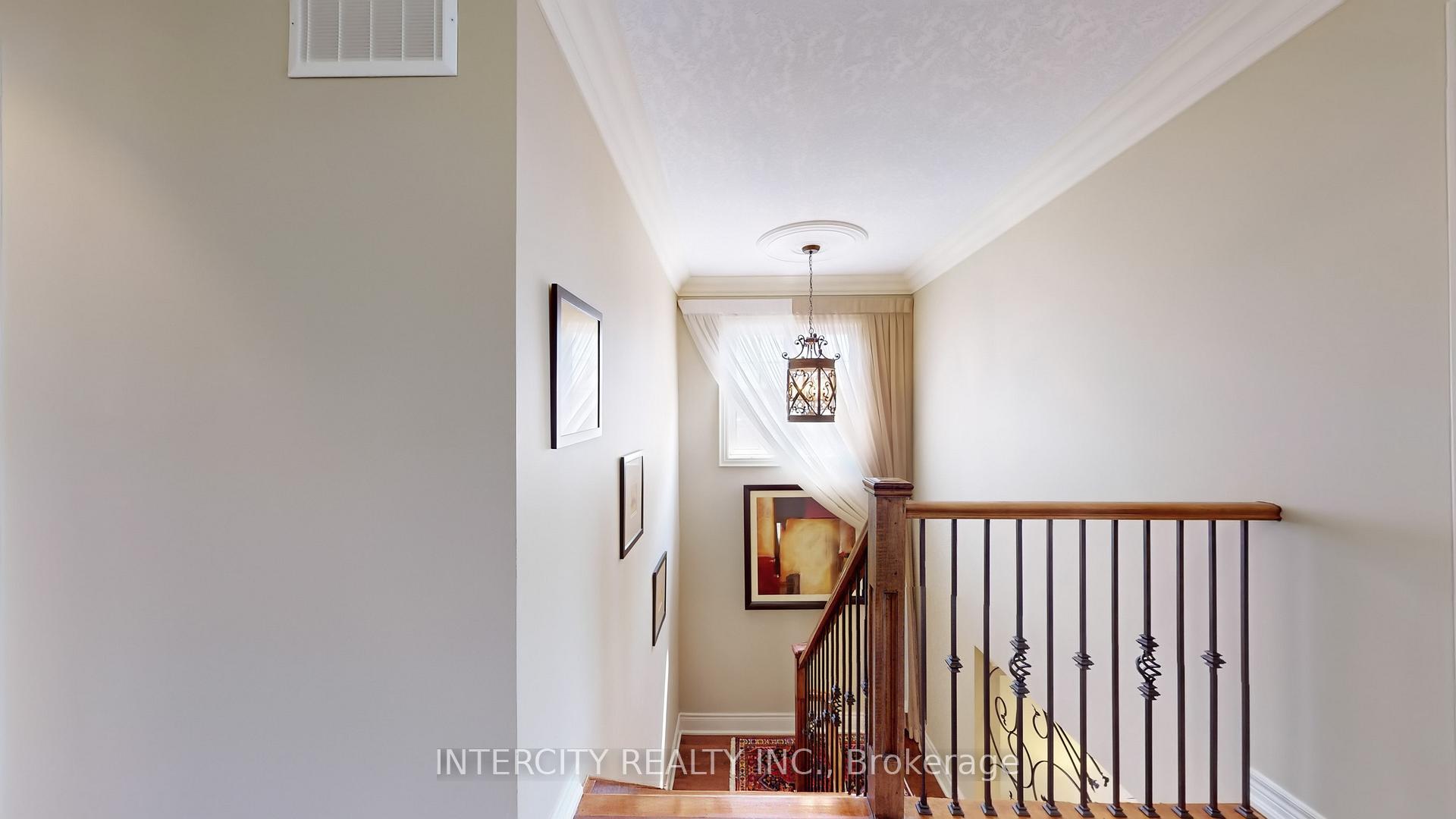 Photo 11 of 32 Allison Ann Way, Vaughan, Patterson — HOMEH
