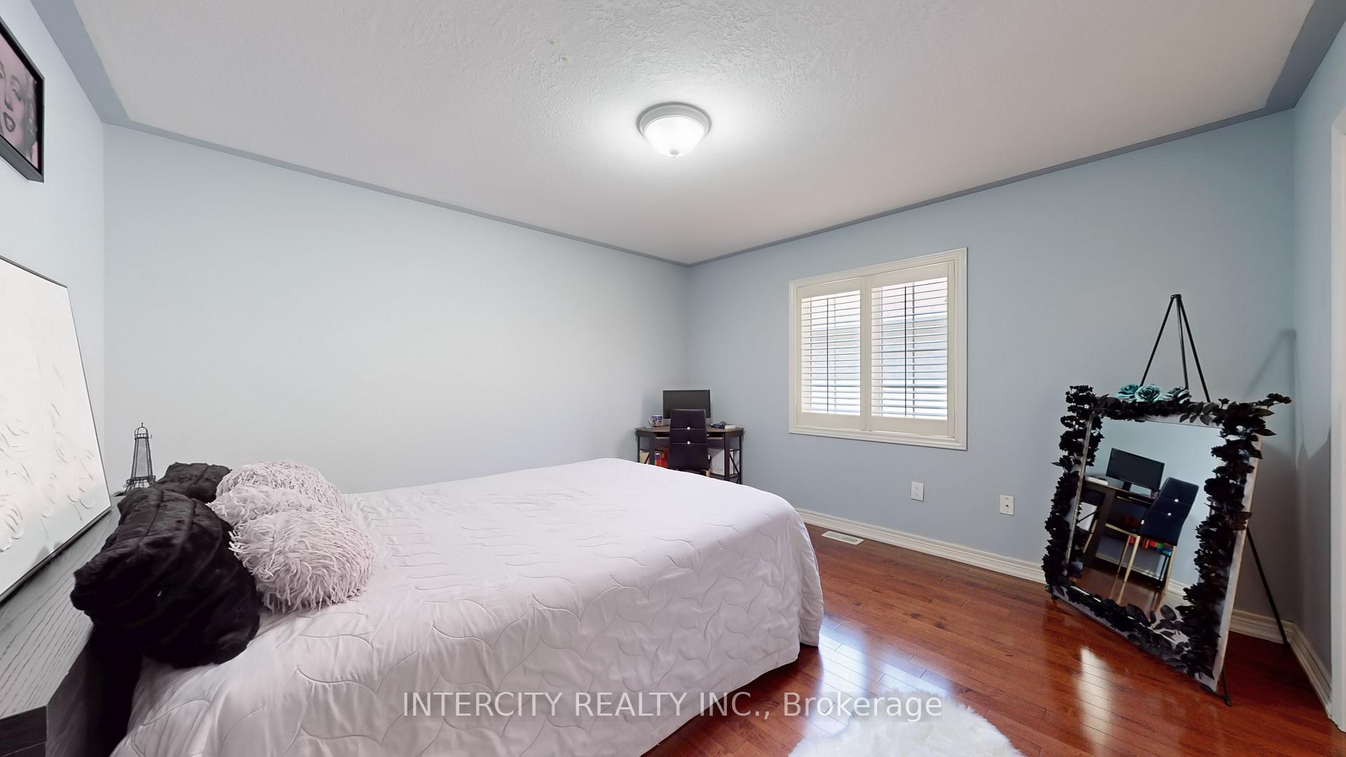Photo 26 of 32 Allison Ann Way, Vaughan, Patterson — HOMEH