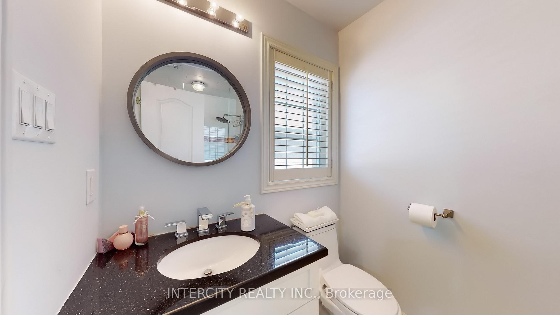 Photo 23 of 32 Allison Ann Way, Vaughan, Patterson — HOMEH