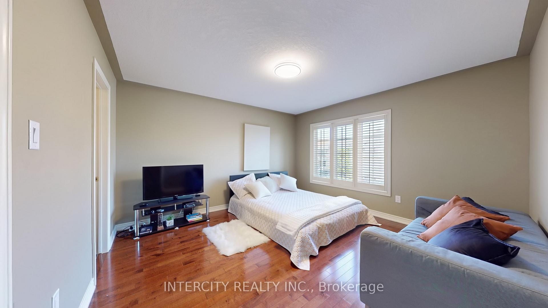 Photo 27 of 32 Allison Ann Way, Vaughan, Patterson — HOMEH