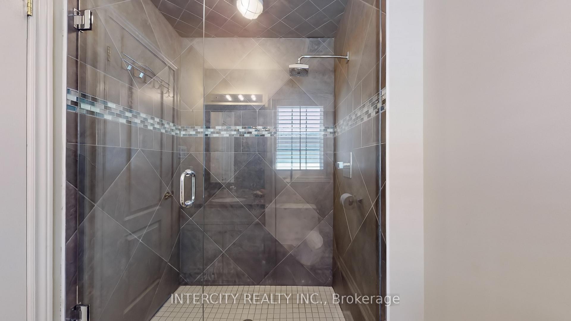 Photo 20 of 32 Allison Ann Way, Vaughan, Patterson — HOMEH