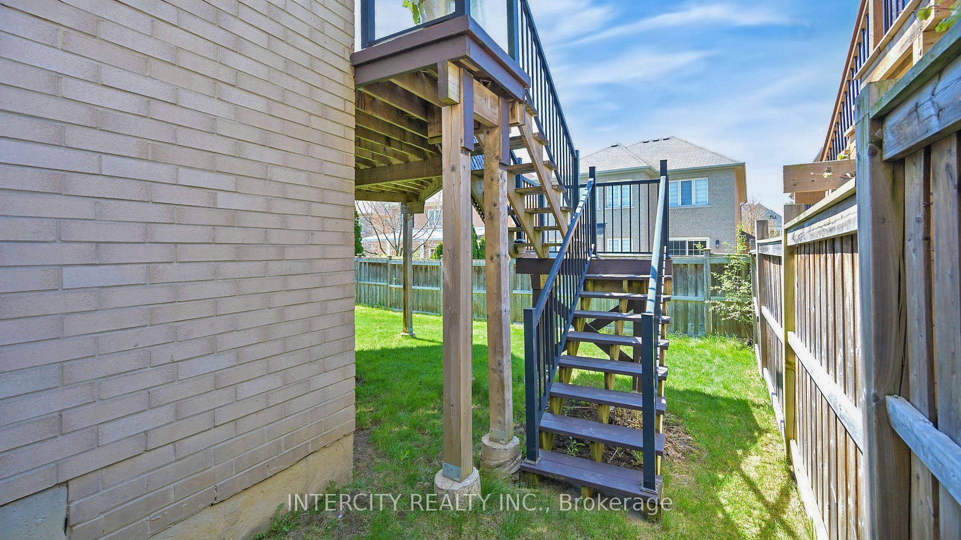 Photo 43 of 32 Allison Ann Way, Vaughan, Patterson — HOMEH