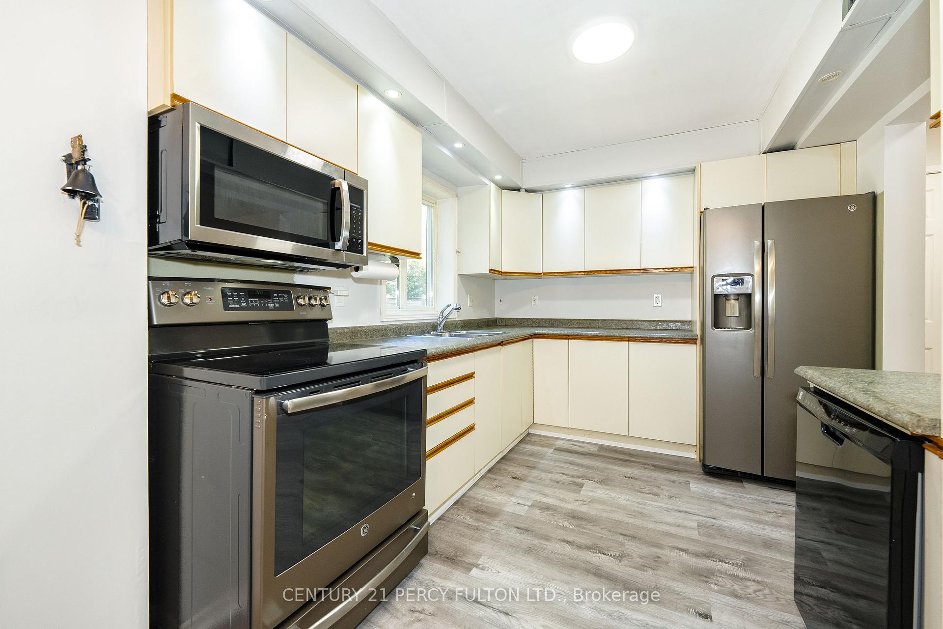 Photo 21 of 66 Twyn Rivers Drive, Pickering, Rougemount — HOMEH